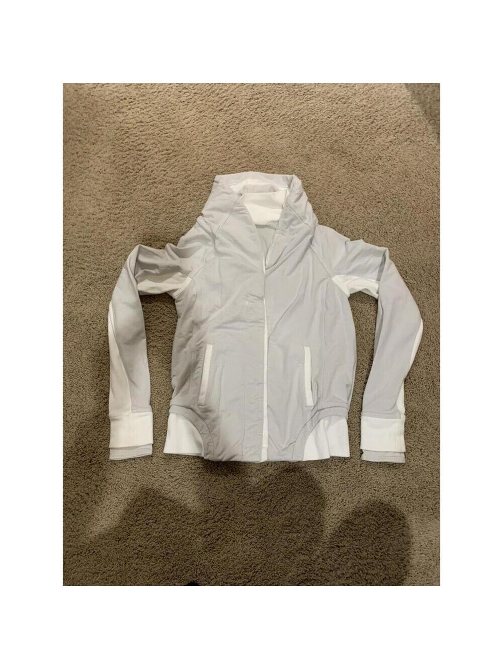 Women's Lululemon jacket white / gray button front collar size 6